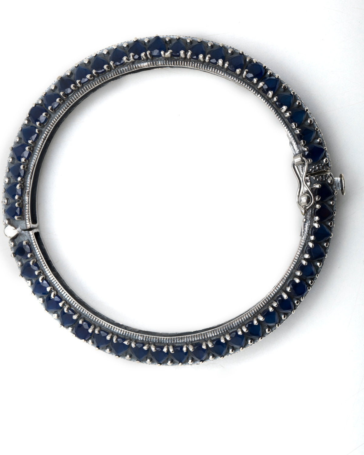Blue Sapphire High Jewelry by CERENA Paris — detail